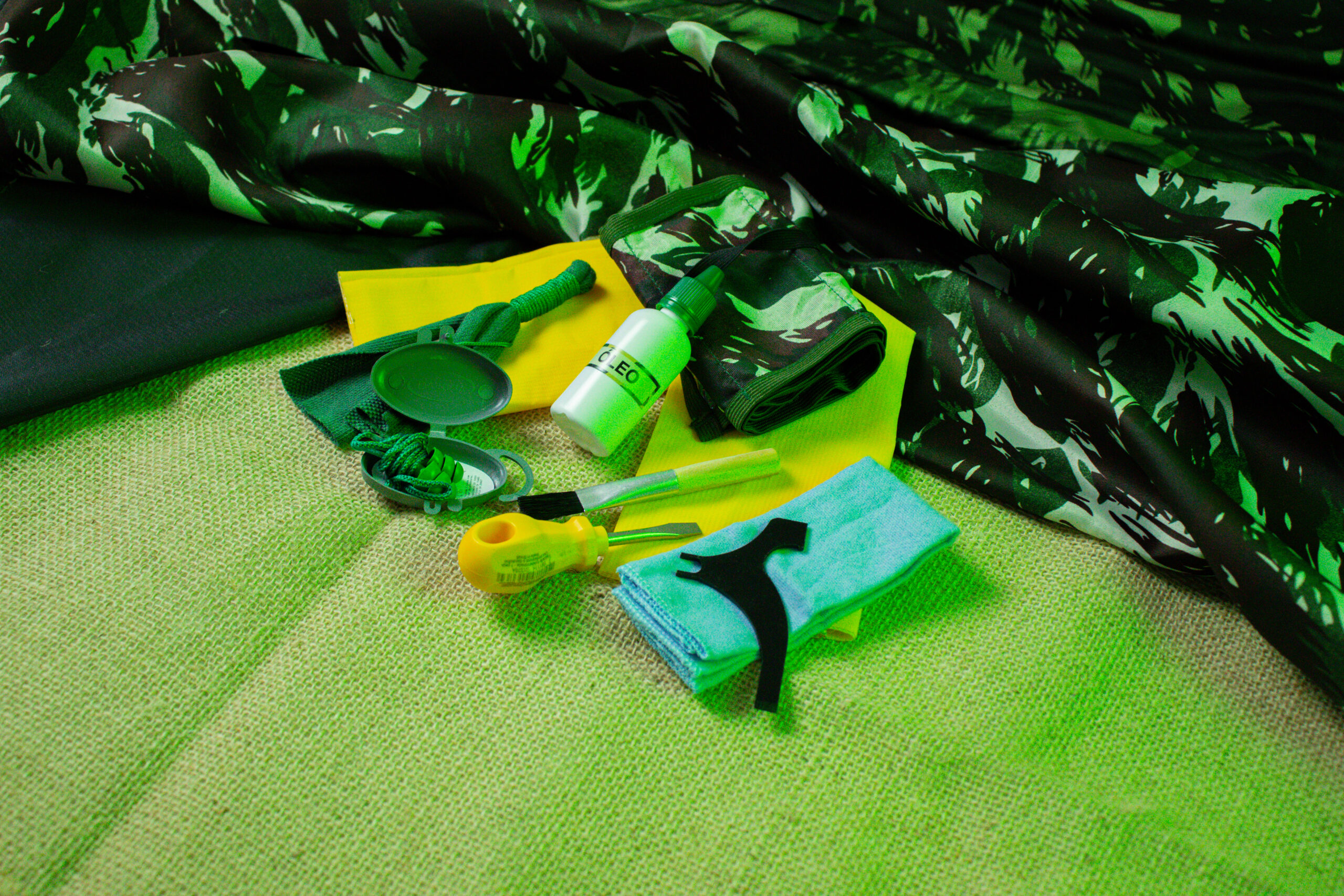 Itens manutenção curso especiais (1) Kit Manutenção do armamento militar